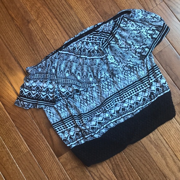Jessica Simpson Off The Shoulder Crop Top - Picture 1 of 5